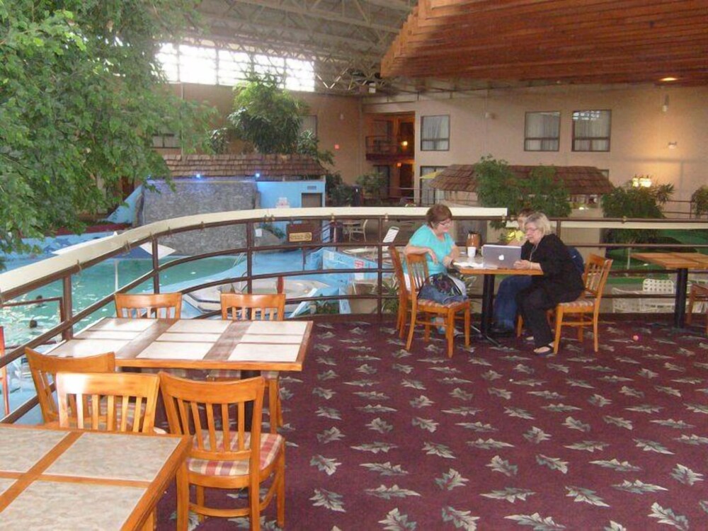 Townhouse Hotel Grand Forks - photo 22