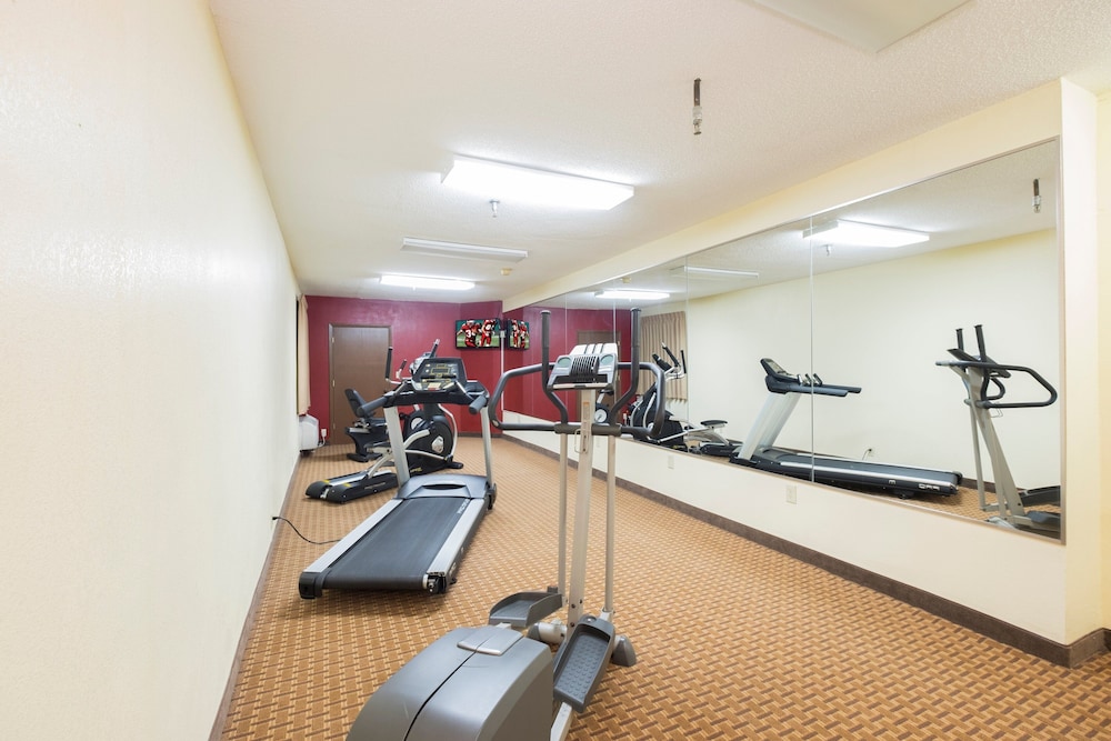 Red Roof Inn & Suites Cincinnati North Mason - photo 17