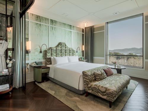The Silk Lakehouse Shangri La Hangzhou — 4-Star Luxury Hotel in Hangzhou, People's Republic of China