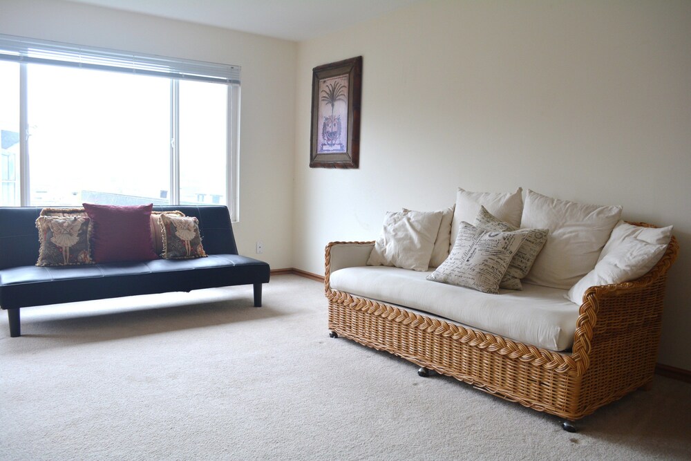 Sunny Westlake Suites by Metro - photo 22