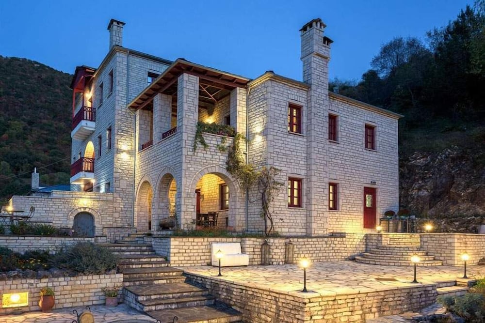 Meliteion traditional Hotel in Asprangeloi, Greece