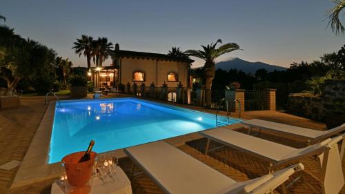 Villa Biddizza — 4-Star Luxury Hotel in Acireale, Italy