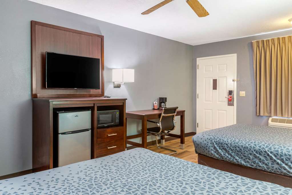 Econo Lodge West Coors Blvd - photo 21