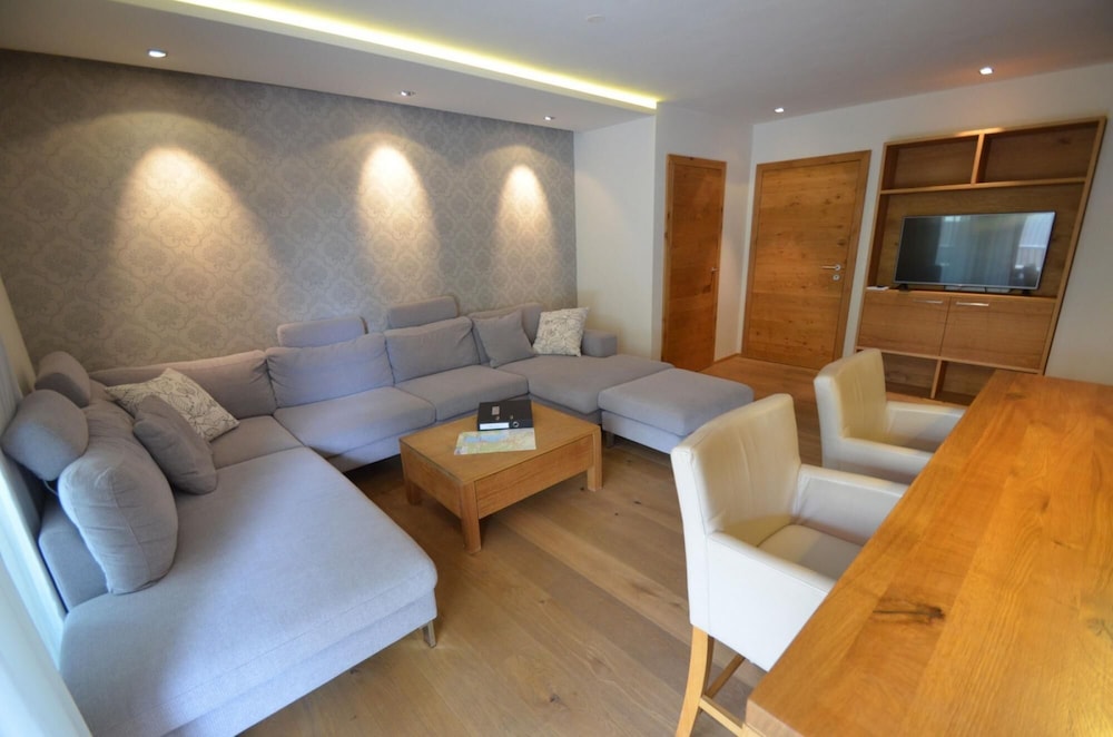 Zell City Exclusive Lodges by All in One Apartments — 4-Star Luxury Hotel in Zell Am See, Austria