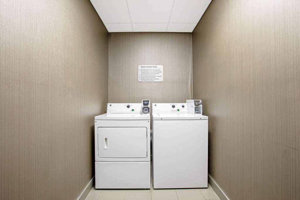 La Quinta Inn & Suites by Wyndham Fayetteville - photo 22