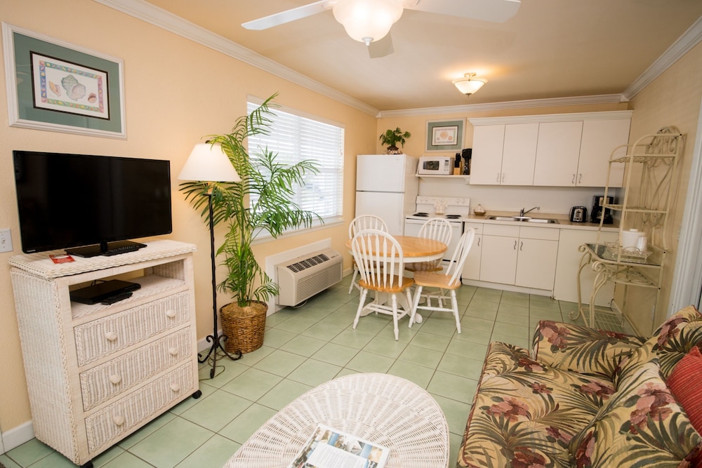 Tradewinds Beach Resort - photo 32