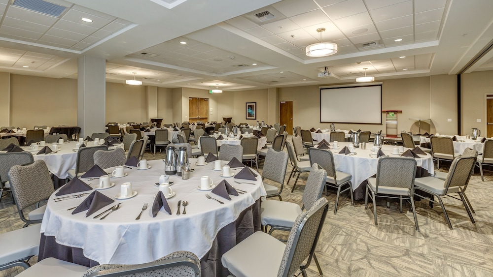 Holiday Inn & Suites Bellingham by IHG - photo 83