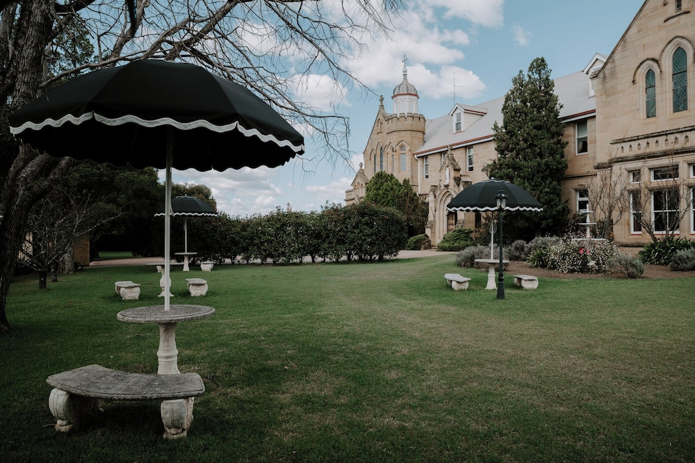 Abbey of the Roses Only Adults - carbon neutral hotel in Warwick