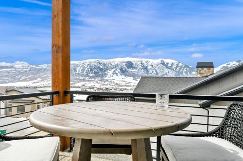 Brand NEW 5 Bedroom House in Eden at the base of Powder Mtn and Wolf Creek Golf Course — 4-Star Luxury Hotel in Eden, United States