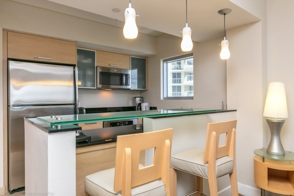 2 Br Luxury Suite In Marenas Beach Resort 2 Bedroom Condo by RedAwning — hotel in Sunny Isles Beach
