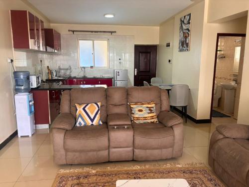 3 br Condo with 4 beds with Gym and Pool