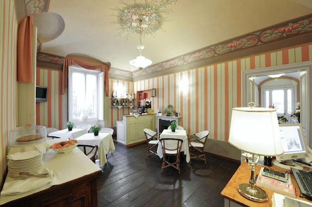 Hotel Villa Liberty — 4-Star Luxury Hotel in Pontecurone, Italy