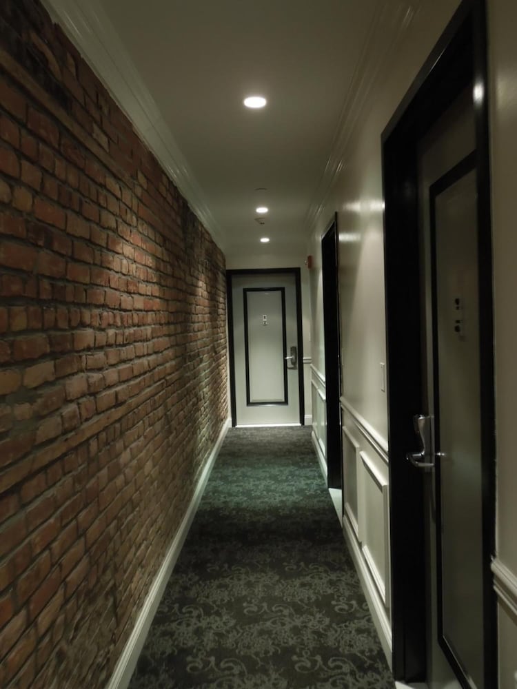 East Village Hotel - photo 34