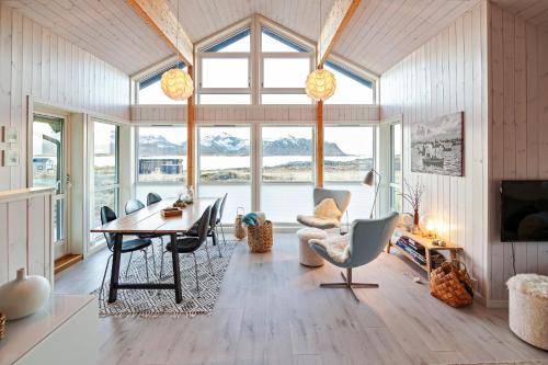 Vaeranes Ny hytte med flott utsikt — 4-Star Luxury Hotel in Ramberg, Norway