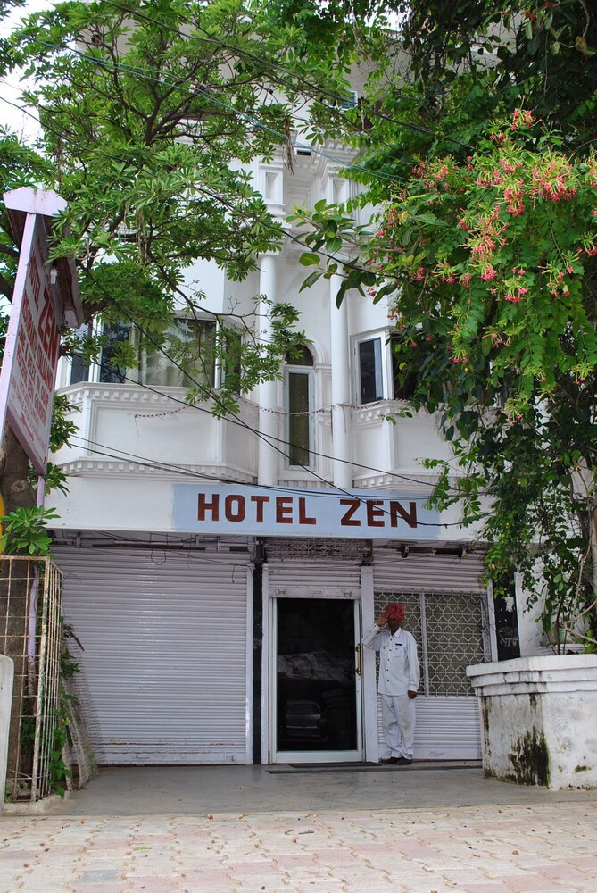 Hotel Zen - carbon neutral hotel in Rajnagar