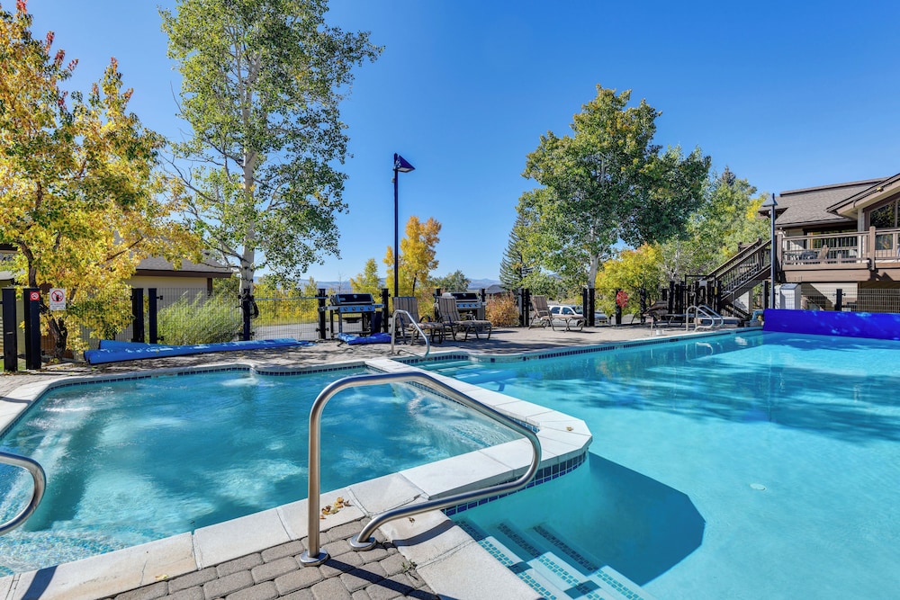 Mtn view Steamboat Condo: Shuttle to Resort in Steamboat Springs, United States