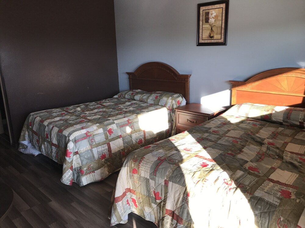 C&H Motel El Dorado Springs - photo 13