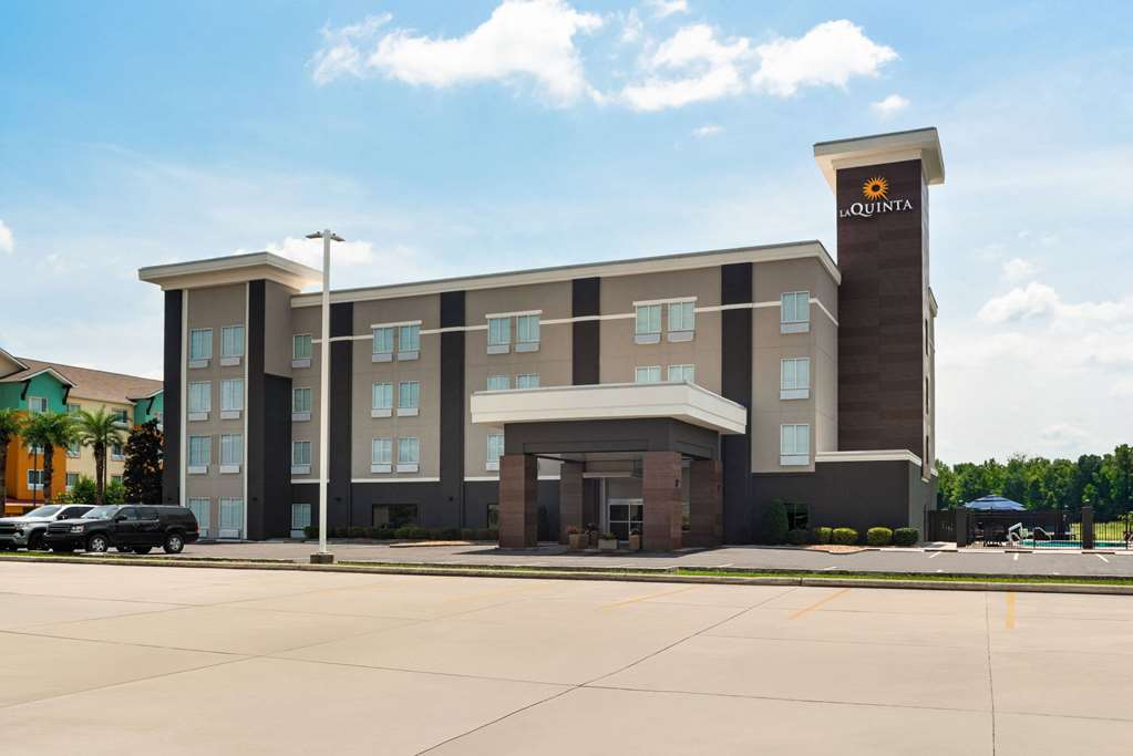 La Quinta Inn & Suites by Wyndham Gonzales LA - photo 2