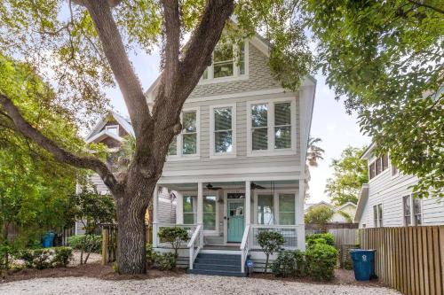 Sandy Cheeks — 4-Star Luxury Hotel in Saint Simons Island, United States