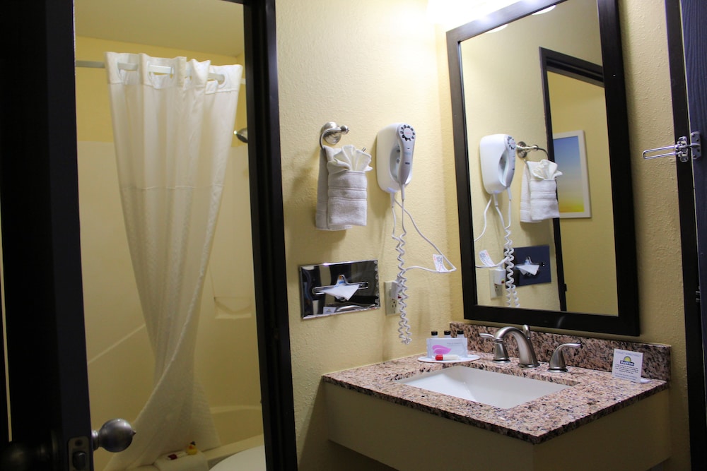 Days Inn & Suites by Wyndham Gunnison - photo 33