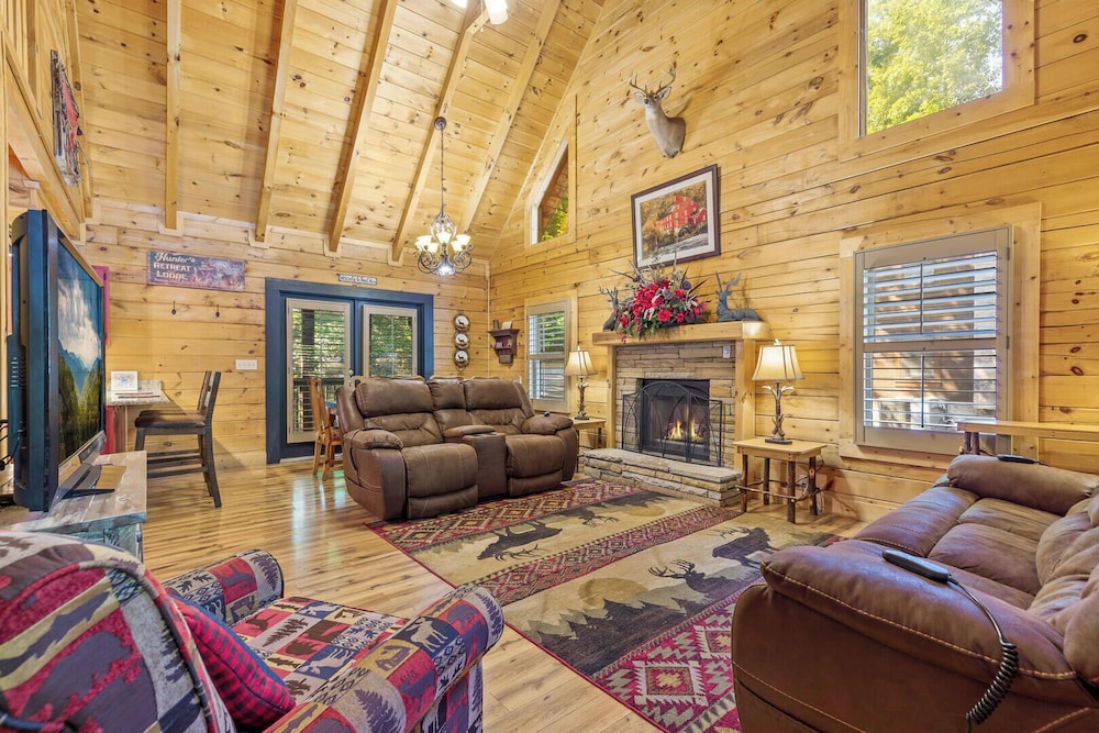 Mountain Charm - carbon neutral hotel in Pigeon Forge