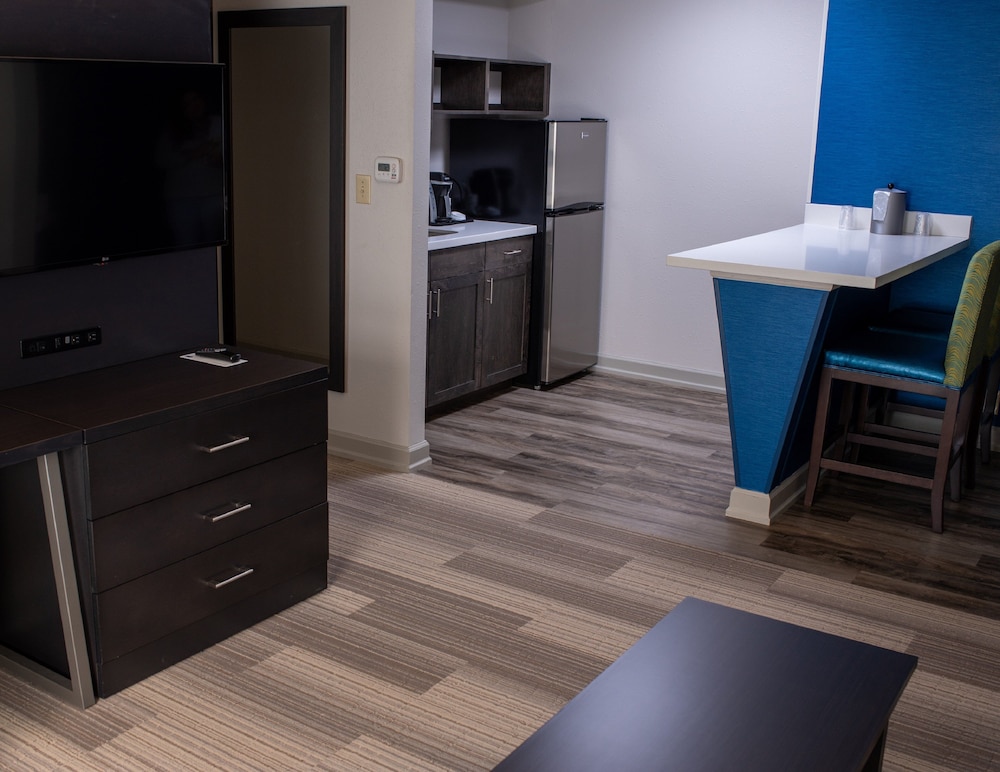 Holiday Inn Express Hotel & Suites Conover by IHG - photo 12