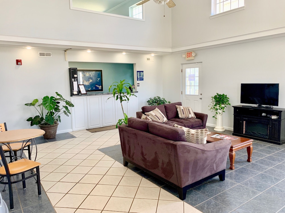 Key West Inn Childersburg - photo 5