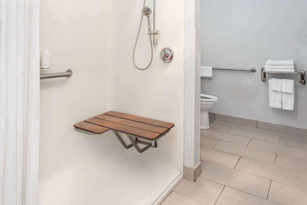Microtel Inn by Wyndham Janesville - photo 9