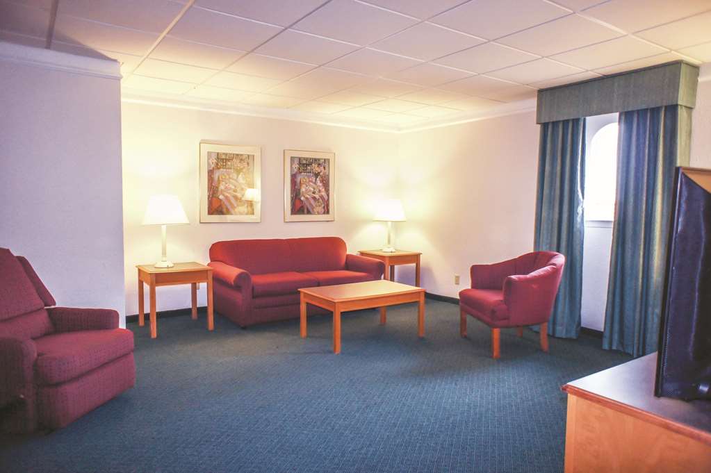 La Quinta Inn by Wyndham Moline Airport - photo 22