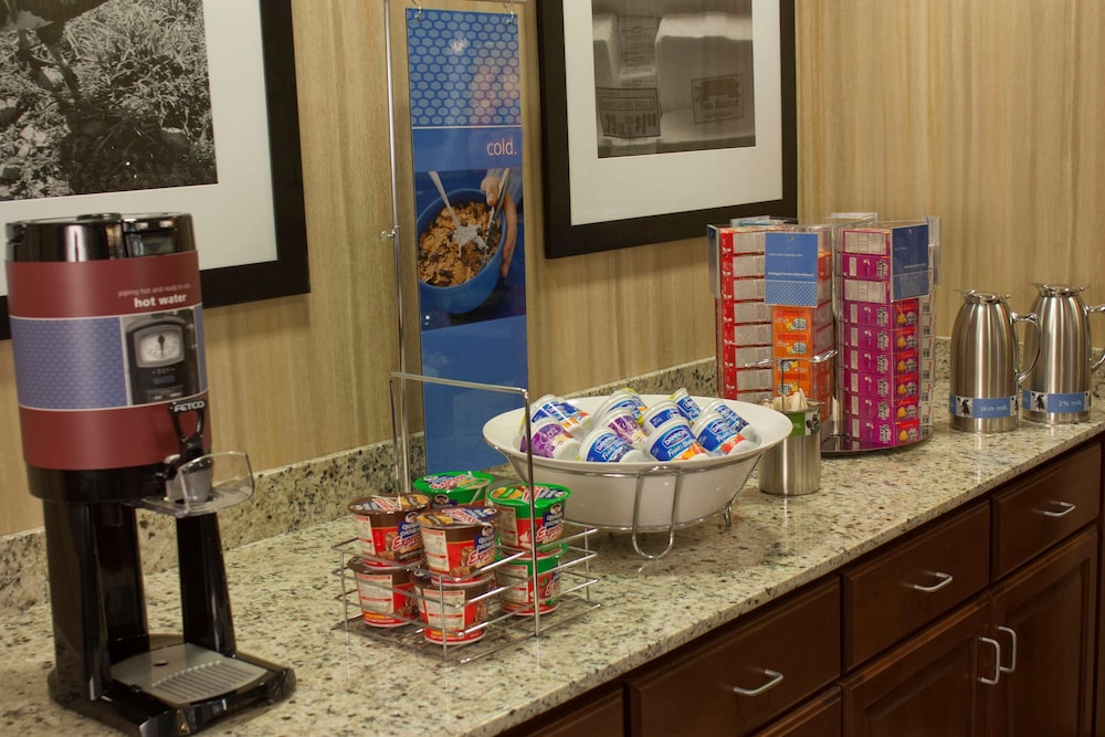 Hampton Inn Burlington - photo 18