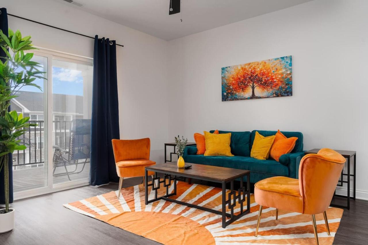 Radiant Vibes Spacious 2BR 2BA 2 King Beds Gym WFH — 4-Star Luxury Hotel in Whitestown, United States