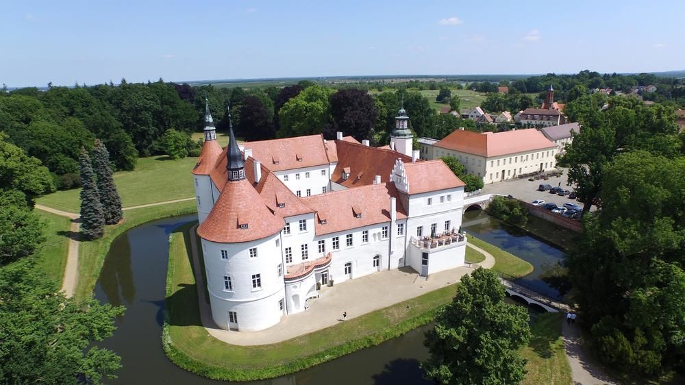 Schlosshotel Fürstlich Drehna — hotel in Luckau
