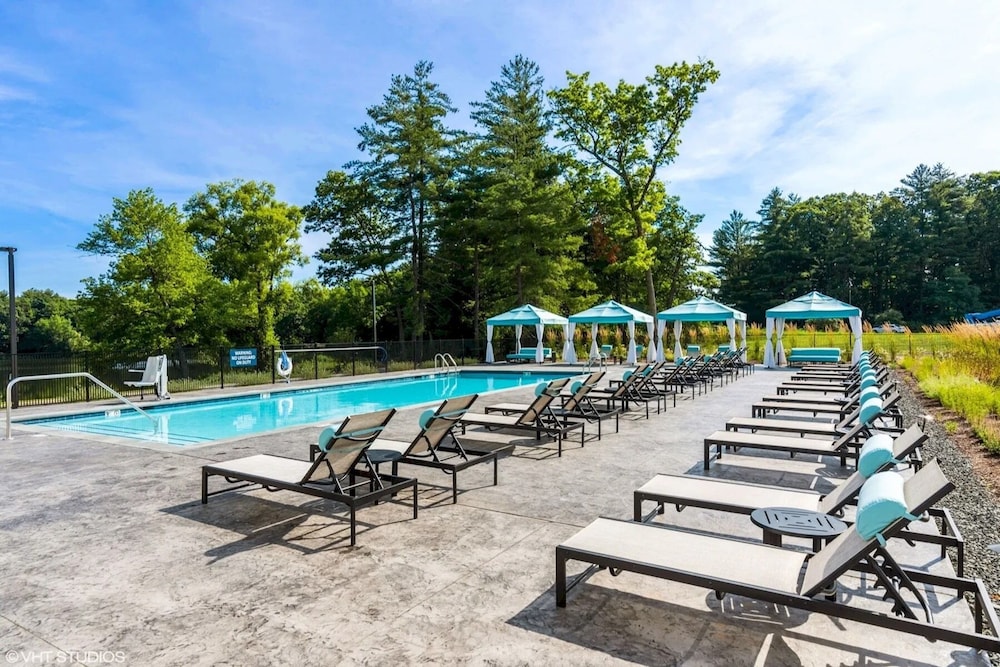 Landing Apartments West Windsor — 4-Star Luxury Hotel in Windsor, United States