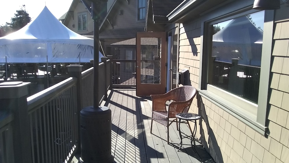 Noyo Harbor Inn Restaurant and Tavern - photo 56
