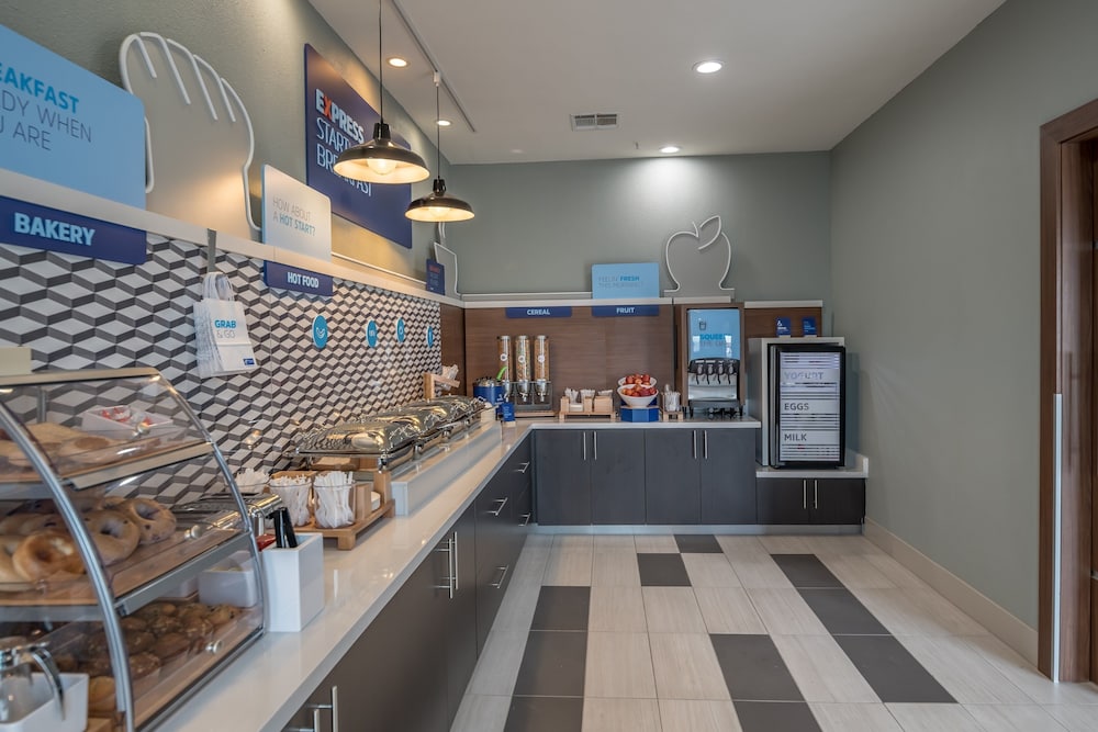 Holiday Inn Express & Suites N Waco Area West by IHG - photo 43