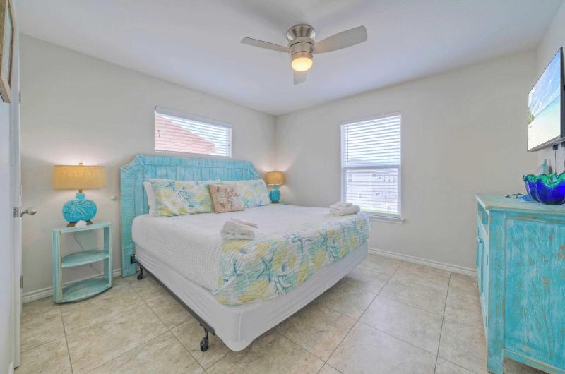 Reel Life Dreams by Avantstay Pool Near Beach - photo 71