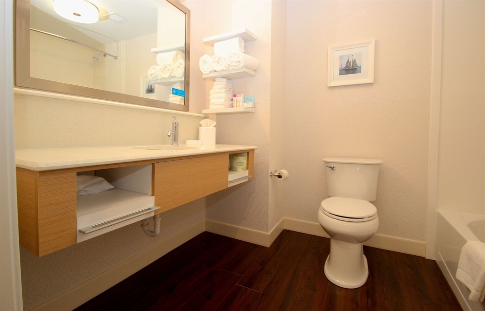 Hampton Inn Suffolk - photo 40