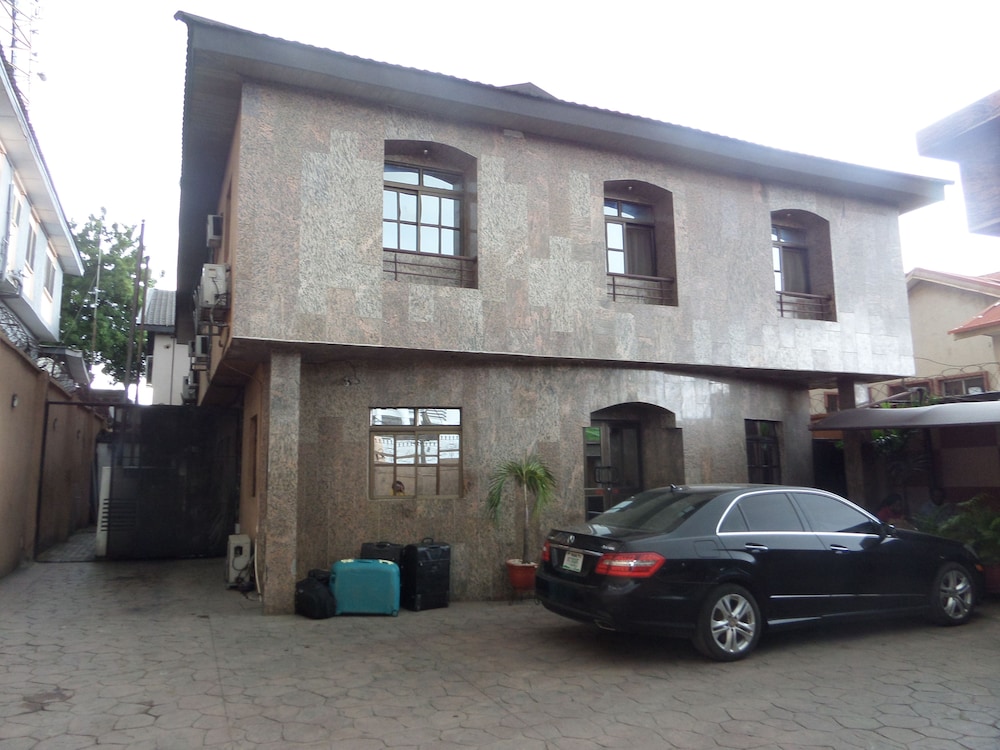 Elicris Place - carbon neutral hotel in Lagos