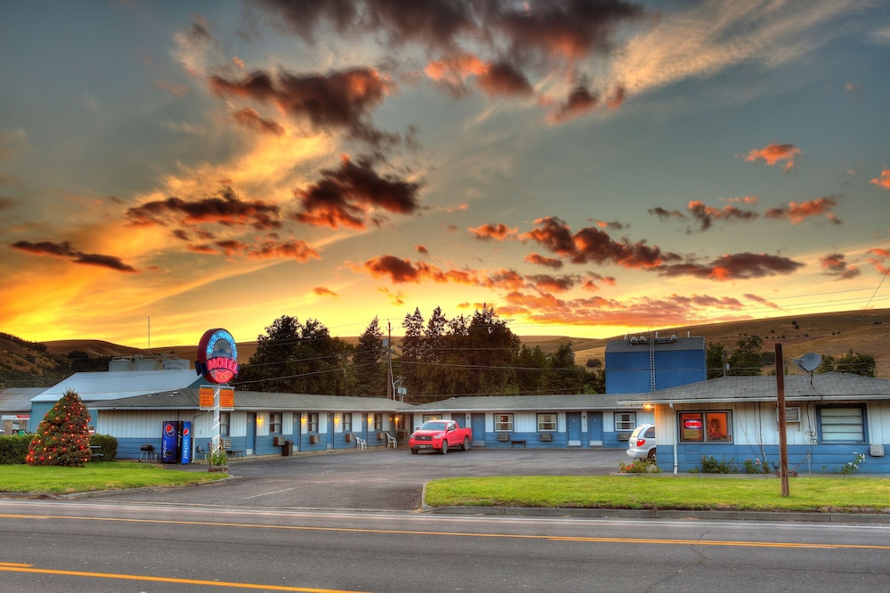 Blue Mountain Hotel - featured photo