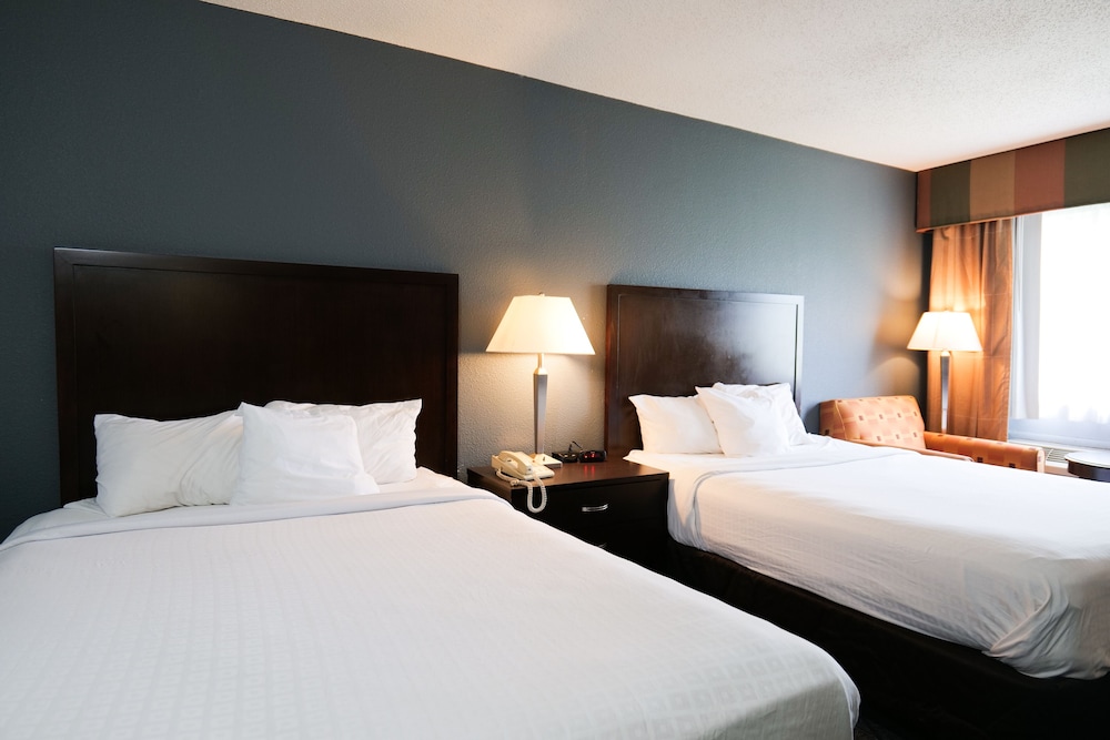 Baymont by Wyndham Flint Airport North - photo 21