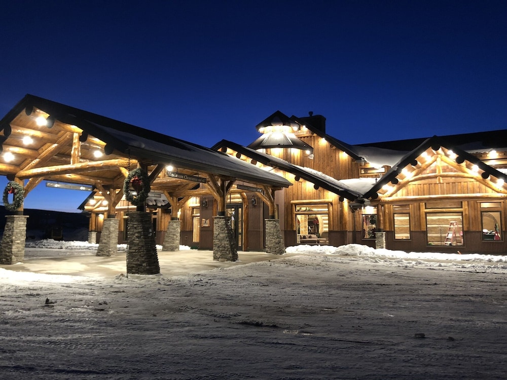 Kodiak Mountain Resort - carbon neutral hotel in Afton