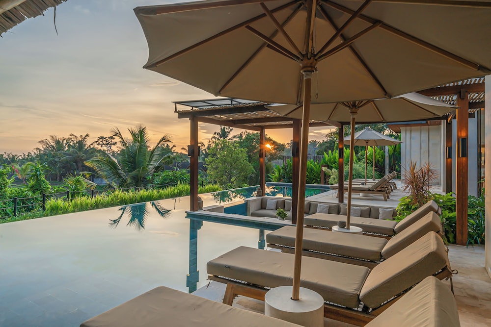 Villa Rosita Stunning 5BR Villa Sauna Gym Rice Field Views — 4-Star Luxury Hotel in Ubud, Indonesia