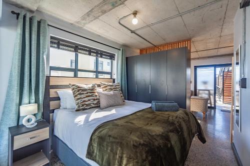 Couples Beachfront Mecca Blouberg 13 Manhattan