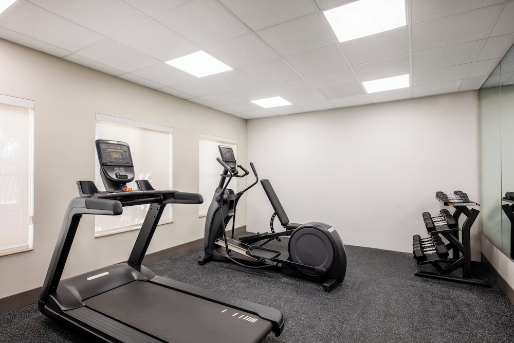 Holiday Inn Express & Suites Turlock Highway 99 - photo 10