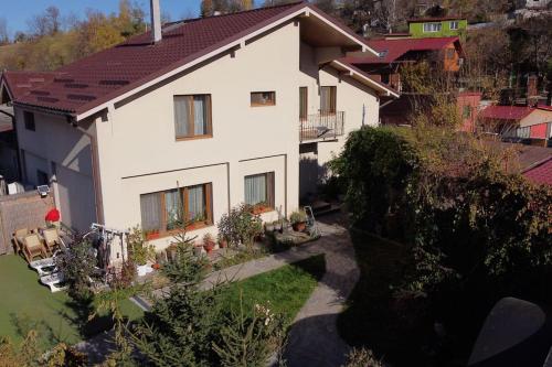 Casa Maxim Locuință privata la poalele masivului Straja — 4-Star Luxury Hotel in Lupeni, Romania