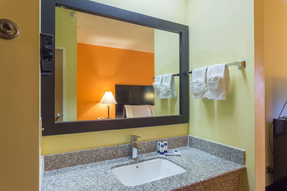 AmericInn by Wyndham Streator - photo 18