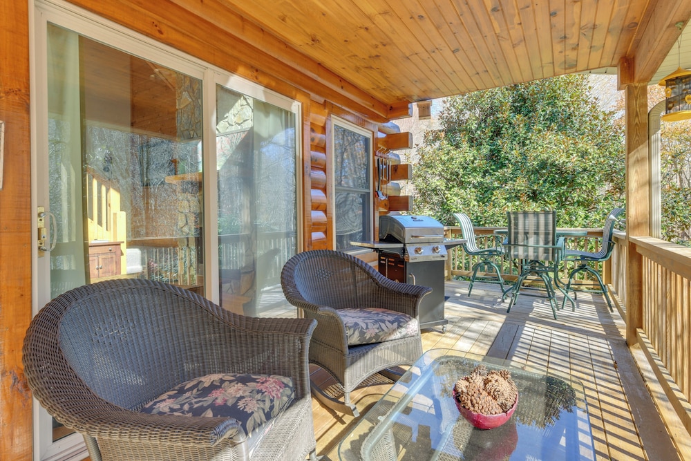 Rustic Cabin on Hemphill Creek w Fire Pit & Grill - featured photo