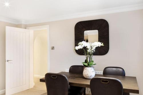 Entire spacious apartment central Harrogate