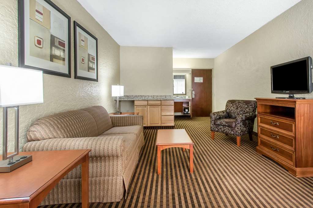 Ramada by Wyndham Tulsa Broken Arrow - photo 15
