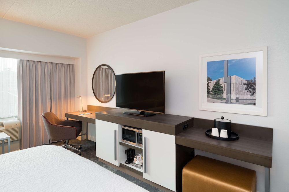 Hampton Inn Philadelphia Center City Convention Center - photo 12